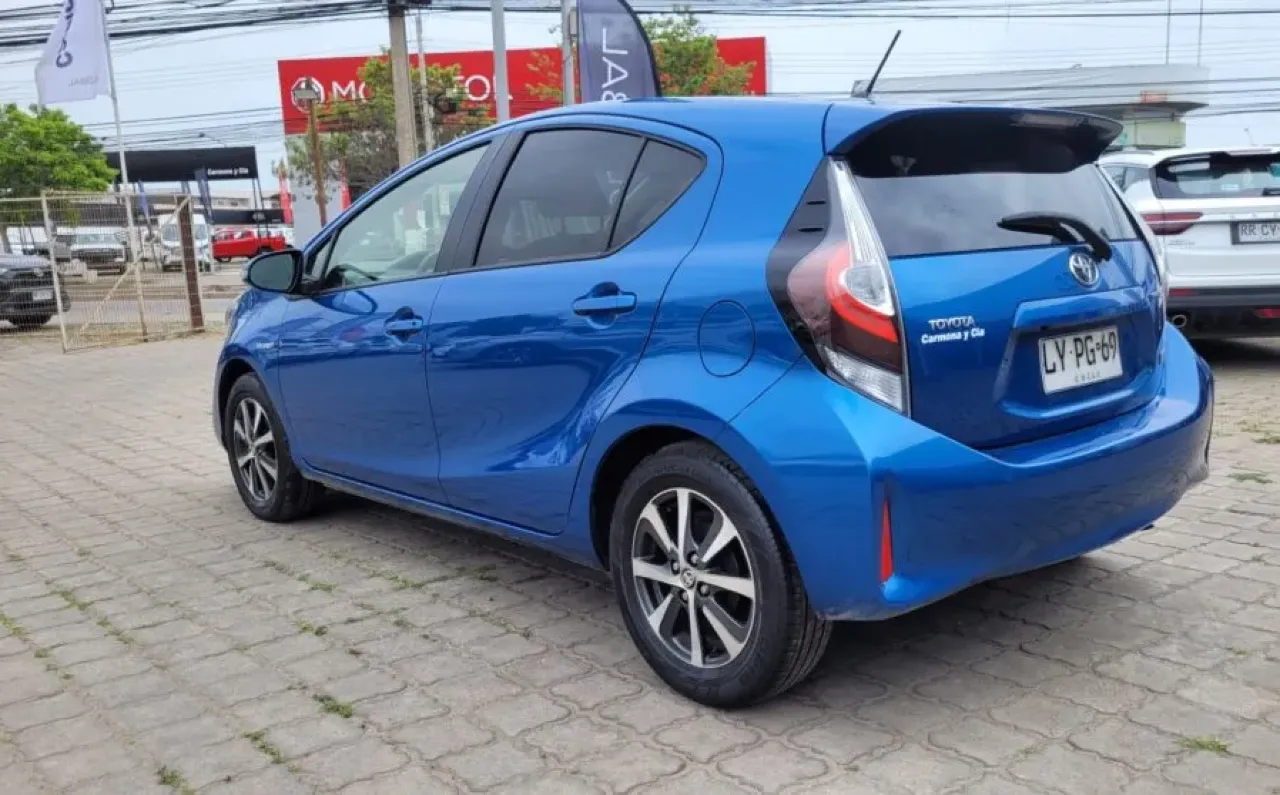 Prius C - view 7