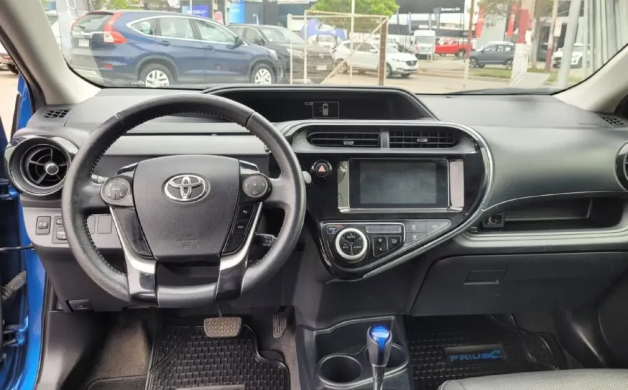 Prius C - view 13