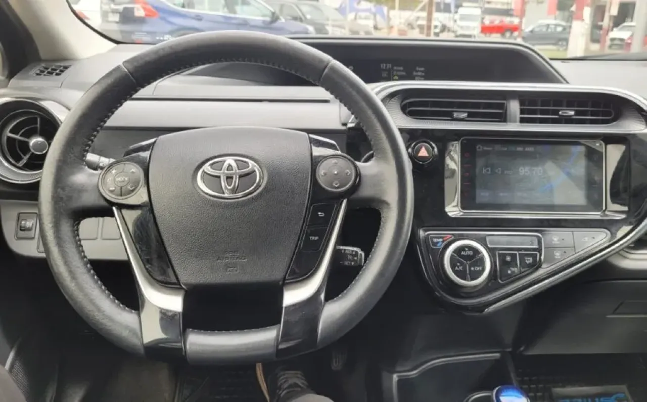 Prius C - view 15