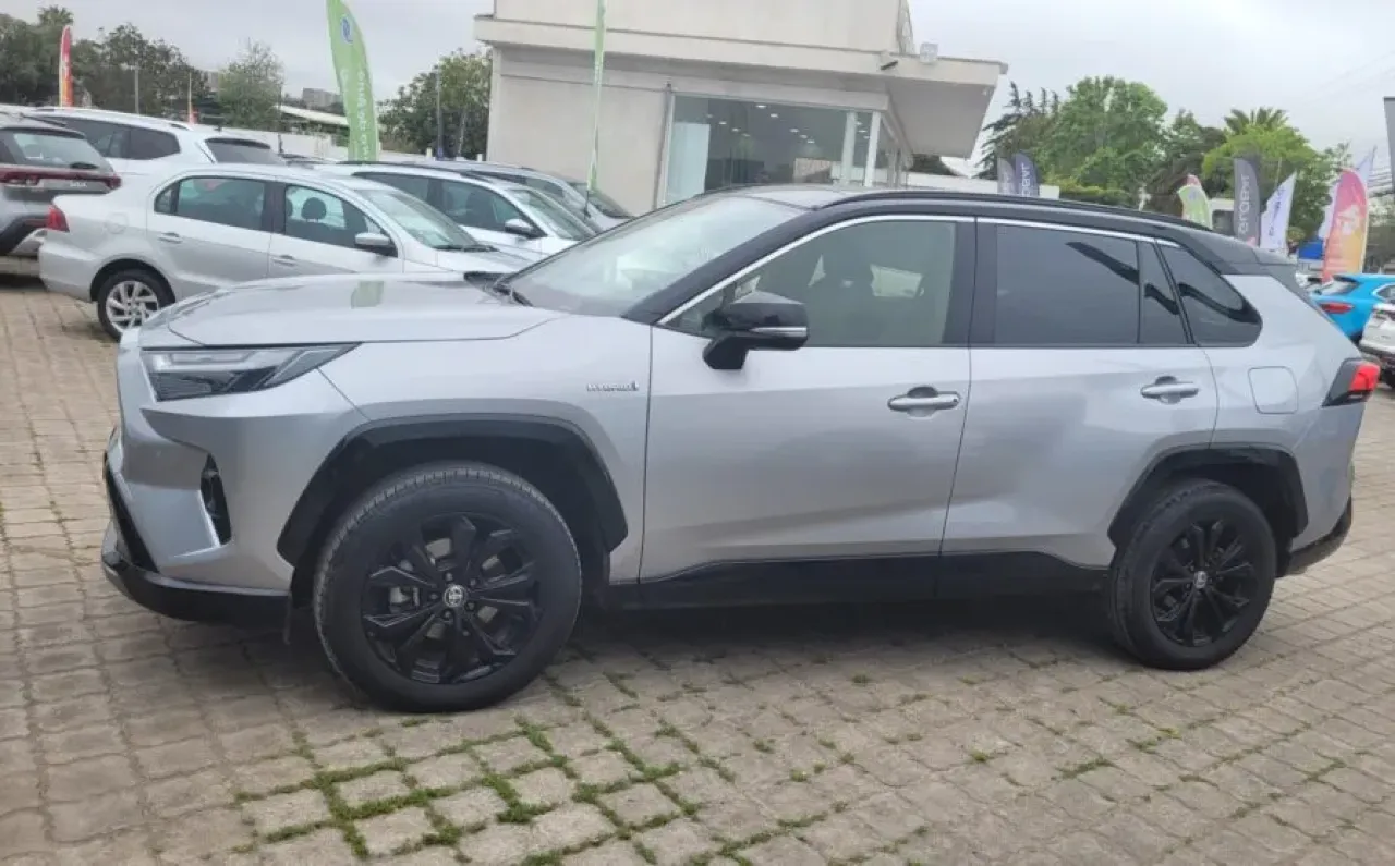 RAV4 Hybrid - view 4