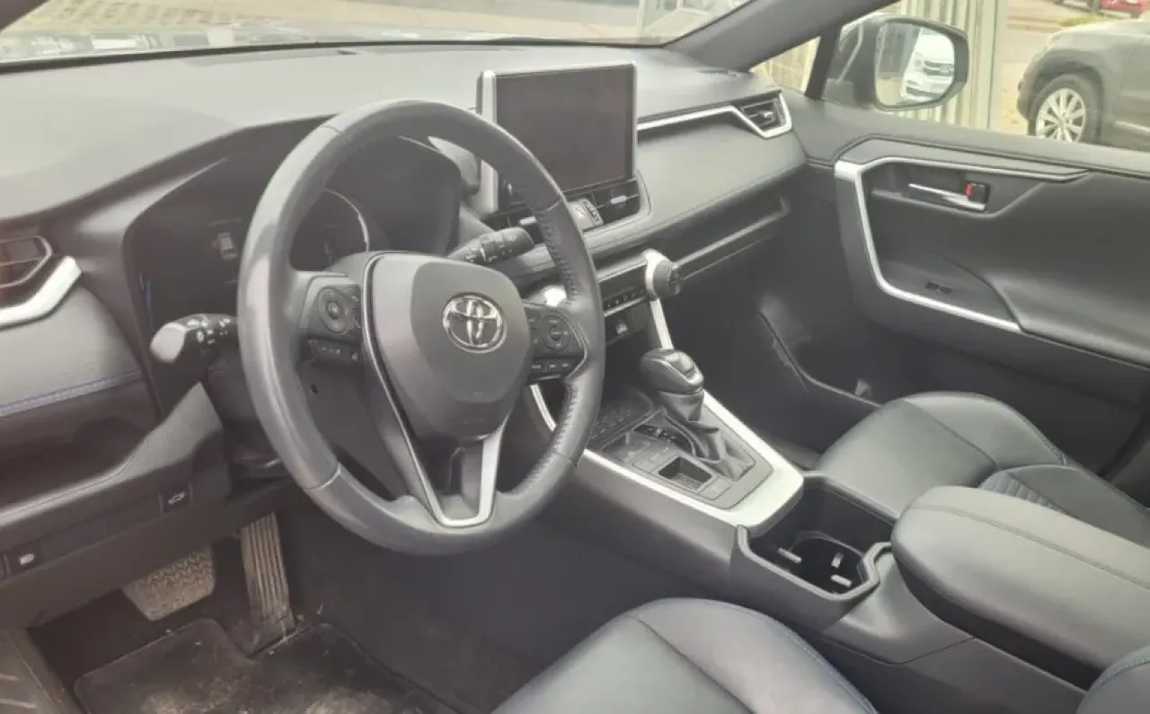 RAV4 Hybrid - view 8