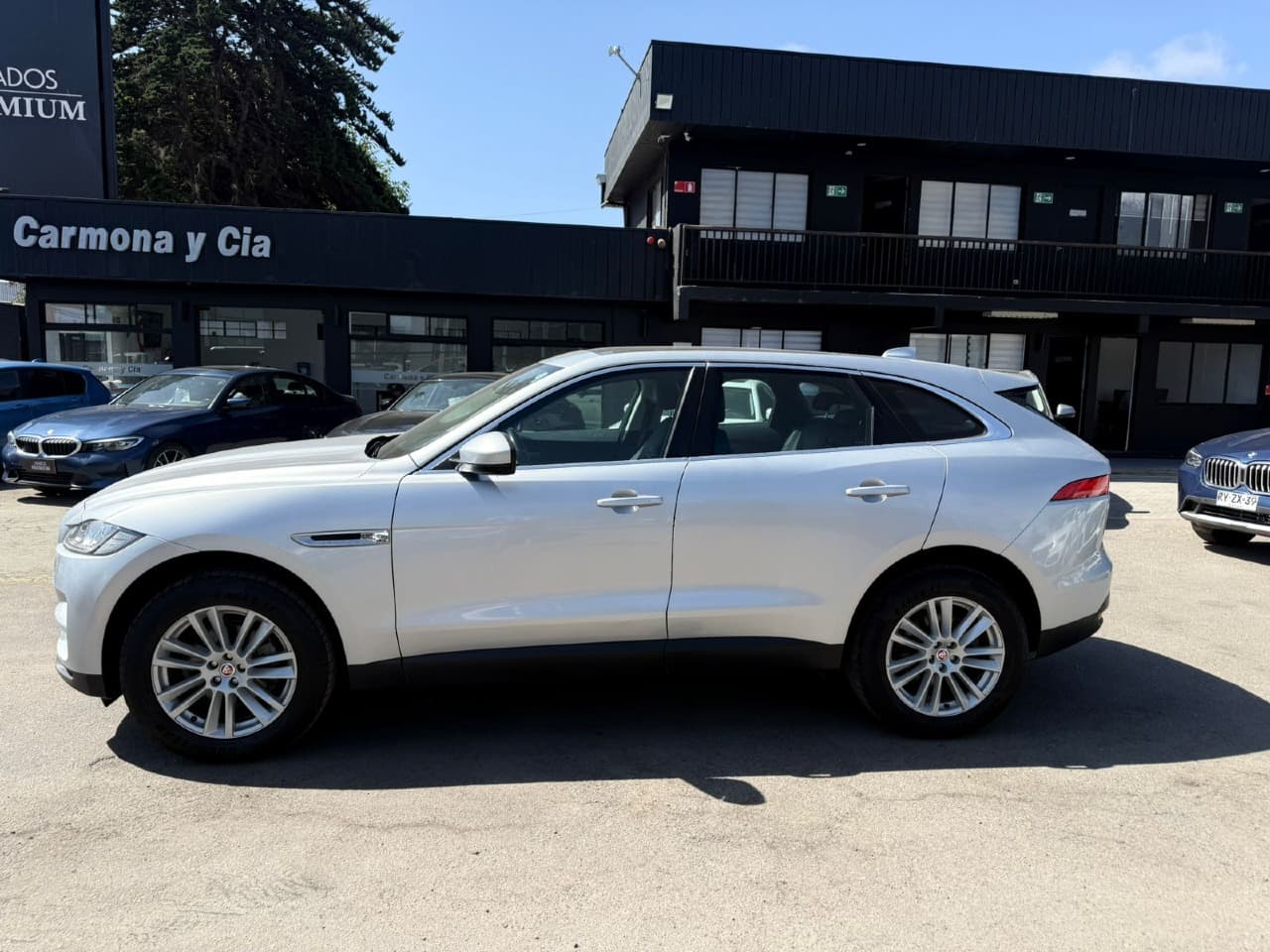  F-Pace 2.0D Prestige Auto 4WD LIMITED - view 2