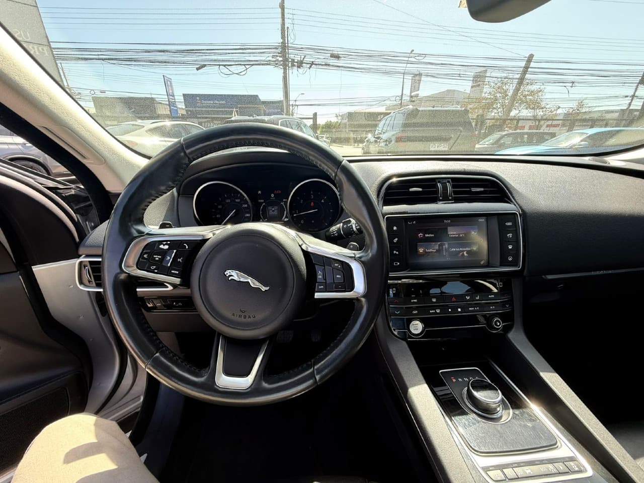  F-Pace 2.0D Prestige Auto 4WD LIMITED - view 8