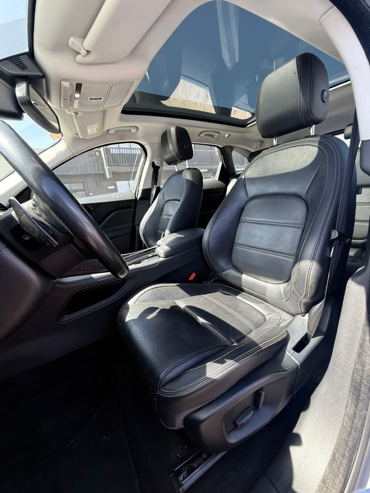  F-Pace 2.0D Prestige Auto 4WD LIMITED - view 9