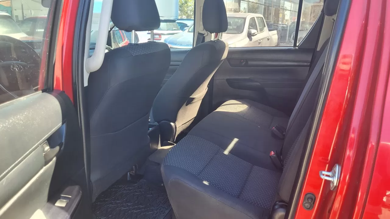 HILUX DCAB MT 4X4 2.4 - view 12