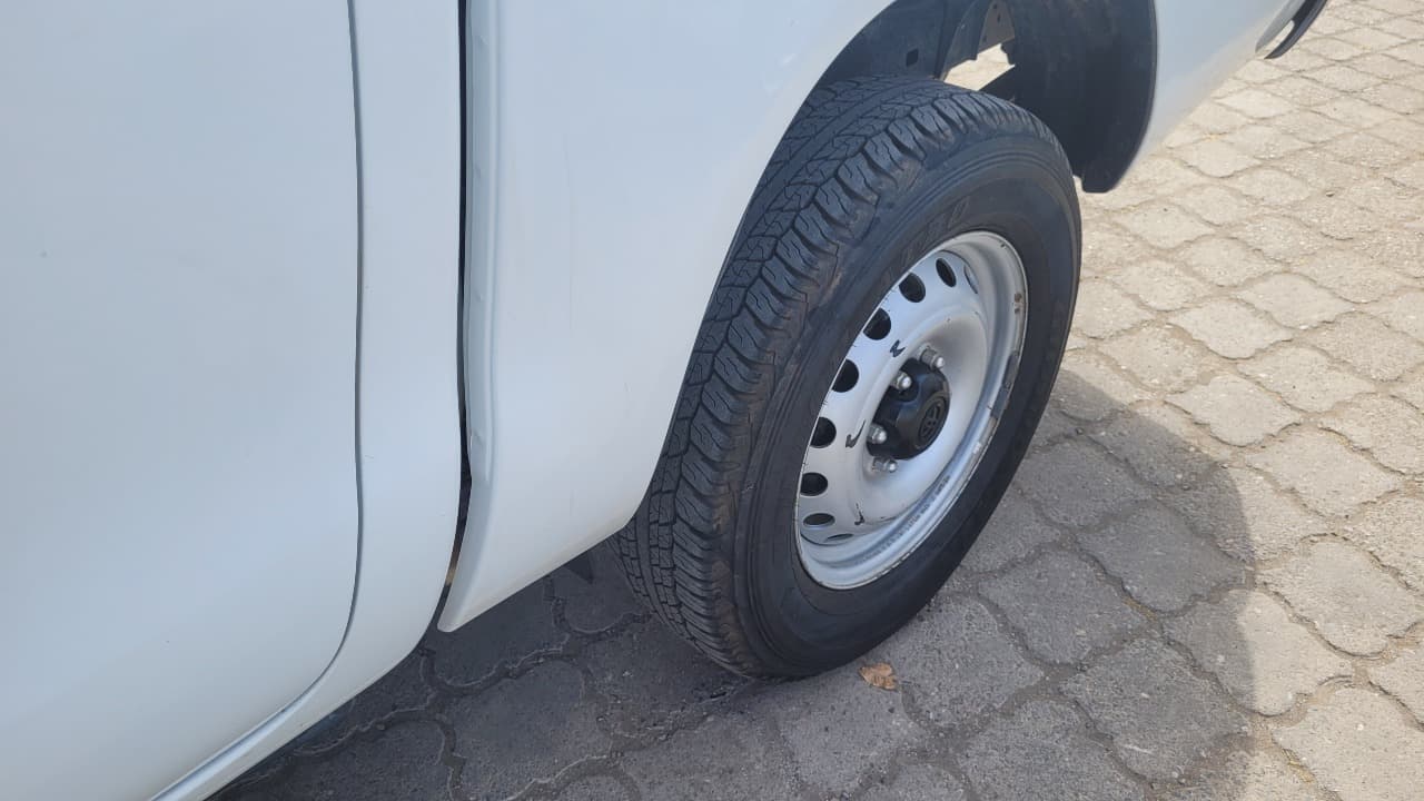 HILUX D CAB 4X2 2.4 FULL MEC. - view 11