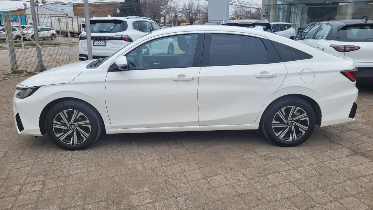YARIS SD 1.5 FULL MEC. (INCLUYE PATENTE TAXI EJECUTIVO) - view 5