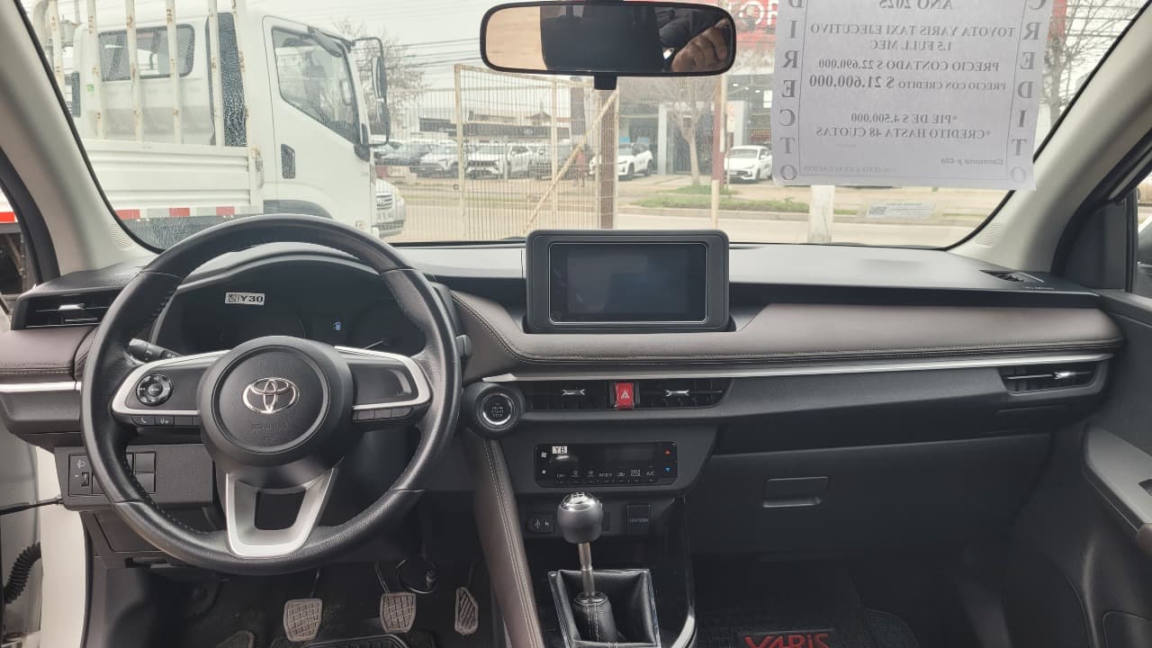YARIS SD 1.5 FULL MEC. (INCLUYE PATENTE TAXI EJECUTIVO) - view 14