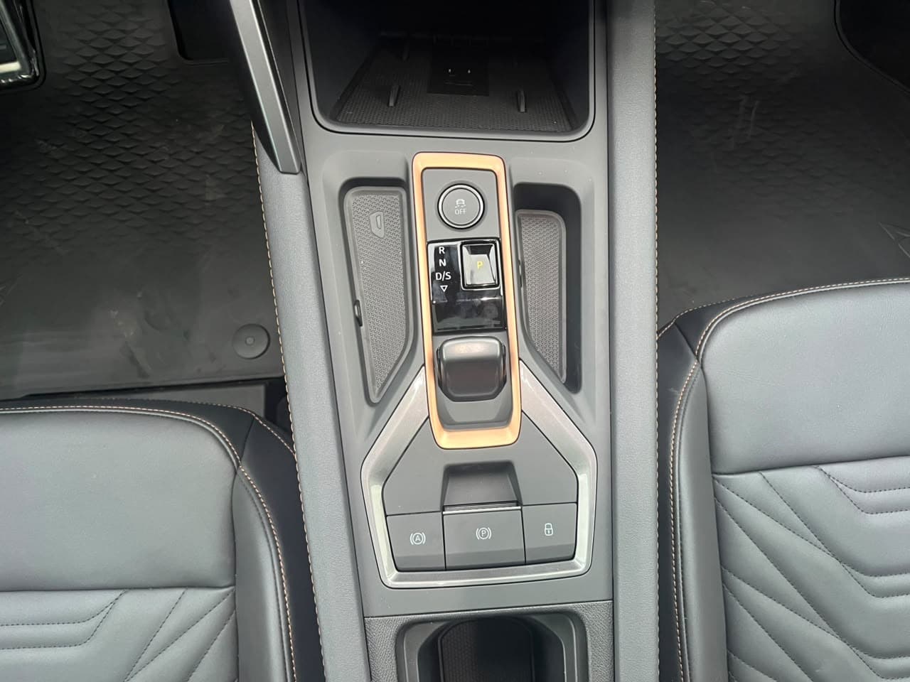 Formentor 1.5 TSI AT E-Hybrid - view 13