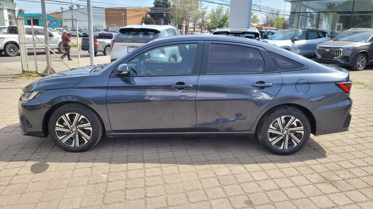 YARIS CVT FULL 1.5 - view 2