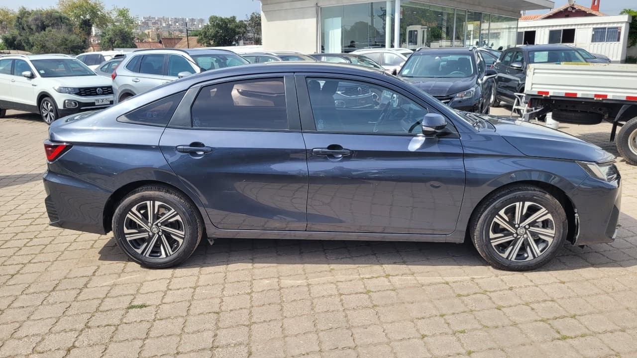 YARIS CVT FULL 1.5 - view 8